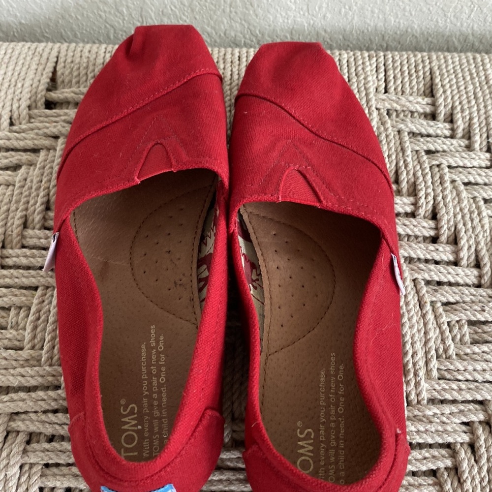 TOMS - Picture 4 of 5